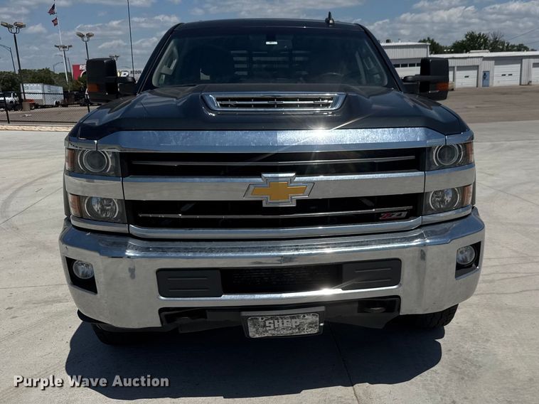 image for item NJ9062 2019 Chevrolet Silverado 2500HD Crew Cab flatbed pickup truck