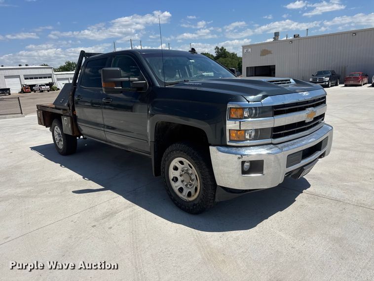 image for item NJ9062 2019 Chevrolet Silverado 2500HD Crew Cab flatbed pickup truck