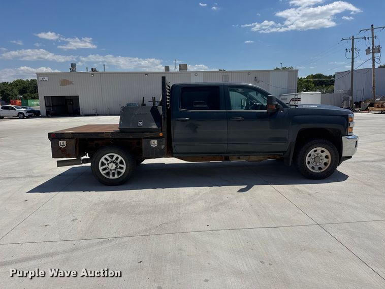 image for item NJ9062 2019 Chevrolet Silverado 2500HD Crew Cab flatbed pickup truck