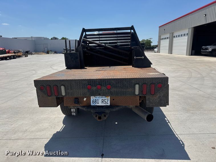 image for item NJ9062 2019 Chevrolet Silverado 2500HD Crew Cab flatbed pickup truck