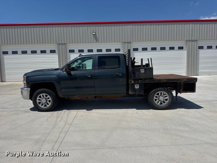 image for item NJ9062 2019 Chevrolet Silverado 2500HD Crew Cab flatbed pickup truck
