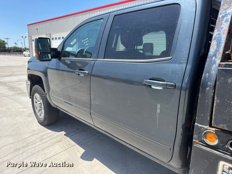 image for item NJ9062 2019 Chevrolet Silverado 2500HD Crew Cab flatbed pickup truck