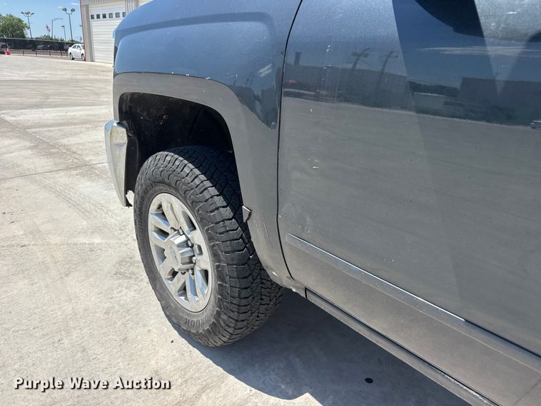 image for item NJ9062 2019 Chevrolet Silverado 2500HD Crew Cab flatbed pickup truck