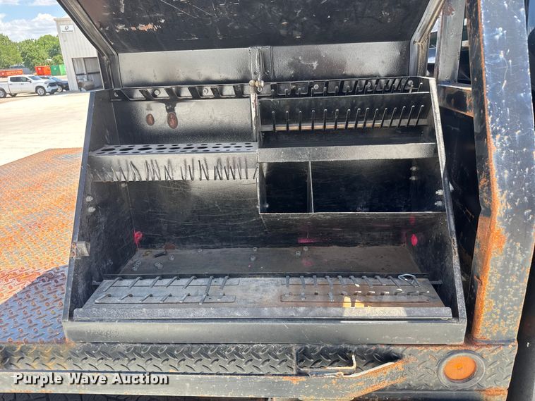 image for item NJ9062 2019 Chevrolet Silverado 2500HD Crew Cab flatbed pickup truck