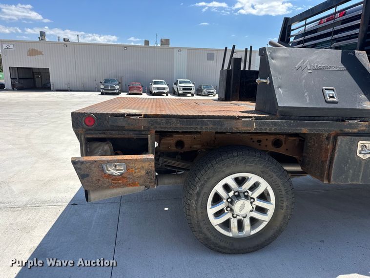 image for item NJ9062 2019 Chevrolet Silverado 2500HD Crew Cab flatbed pickup truck