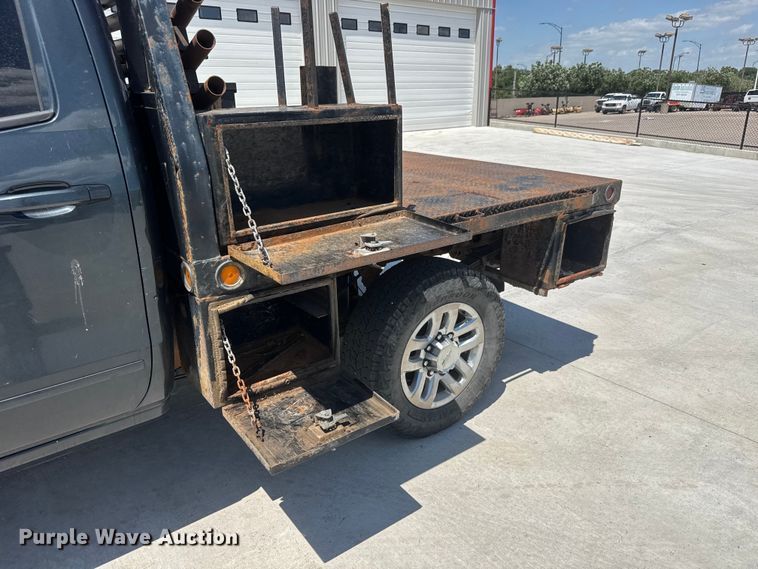 image for item NJ9062 2019 Chevrolet Silverado 2500HD Crew Cab flatbed pickup truck