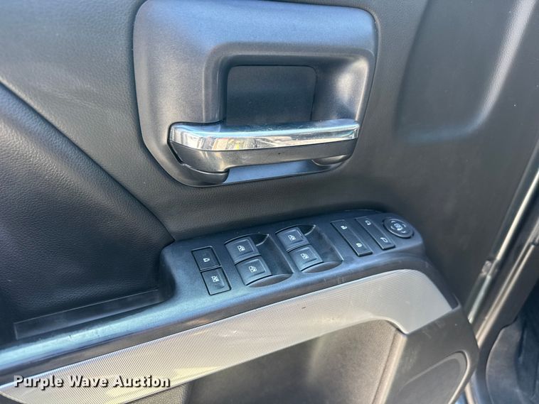 image for item NJ9062 2019 Chevrolet Silverado 2500HD Crew Cab flatbed pickup truck