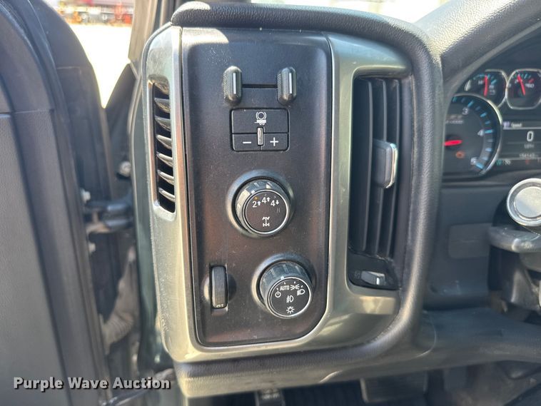image for item NJ9062 2019 Chevrolet Silverado 2500HD Crew Cab flatbed pickup truck