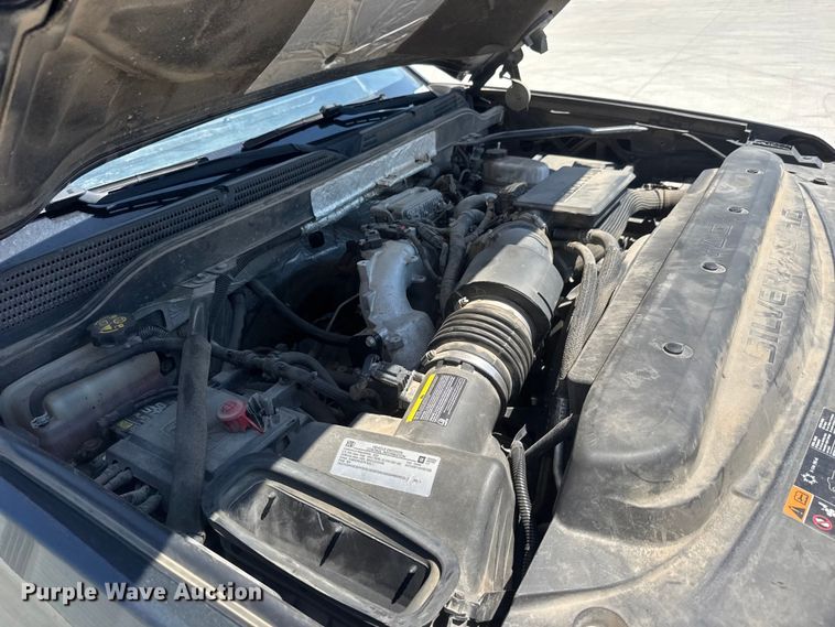image for item NJ9062 2019 Chevrolet Silverado 2500HD Crew Cab flatbed pickup truck