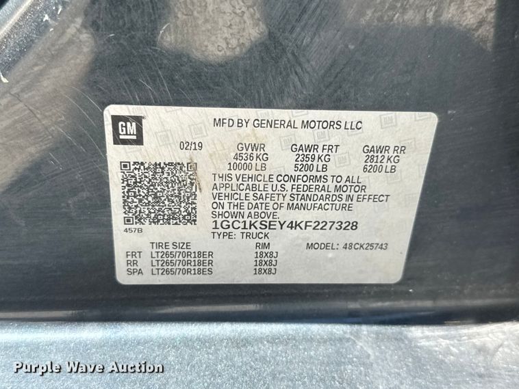 image for item NJ9062 2019 Chevrolet Silverado 2500HD Crew Cab flatbed pickup truck