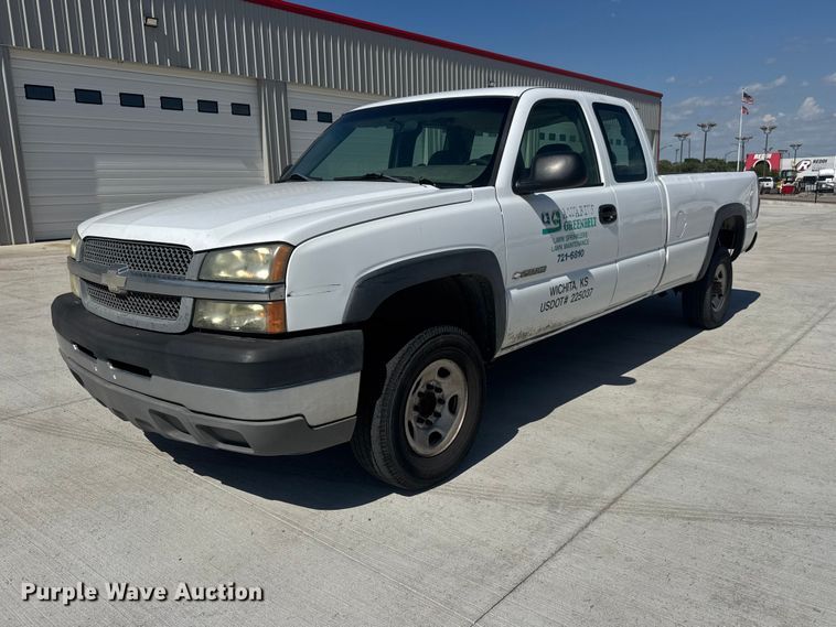 2003 Chevrolet Silverado 2500 Ext. Cab pickup truck