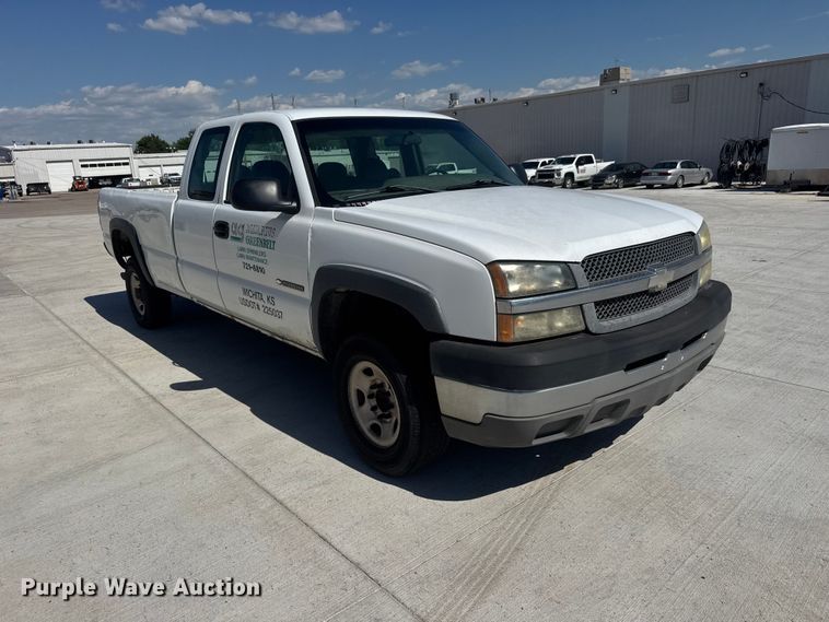 image for item NJ9064 2003 Chevrolet Silverado 2500 Ext. Cab pickup truck