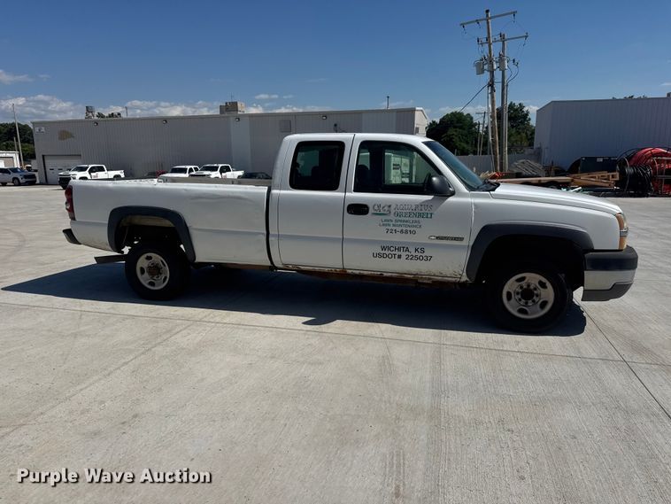 image for item NJ9064 2003 Chevrolet Silverado 2500 Ext. Cab pickup truck