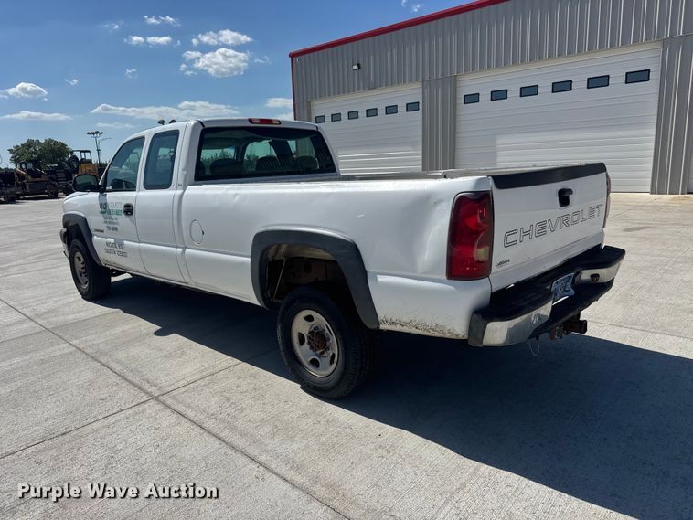 image for item NJ9064 2003 Chevrolet Silverado 2500 Ext. Cab pickup truck