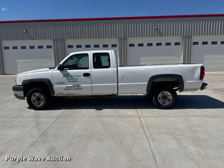 image for item NJ9064 2003 Chevrolet Silverado 2500 Ext. Cab pickup truck