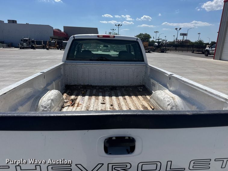 image for item NJ9064 2003 Chevrolet Silverado 2500 Ext. Cab pickup truck