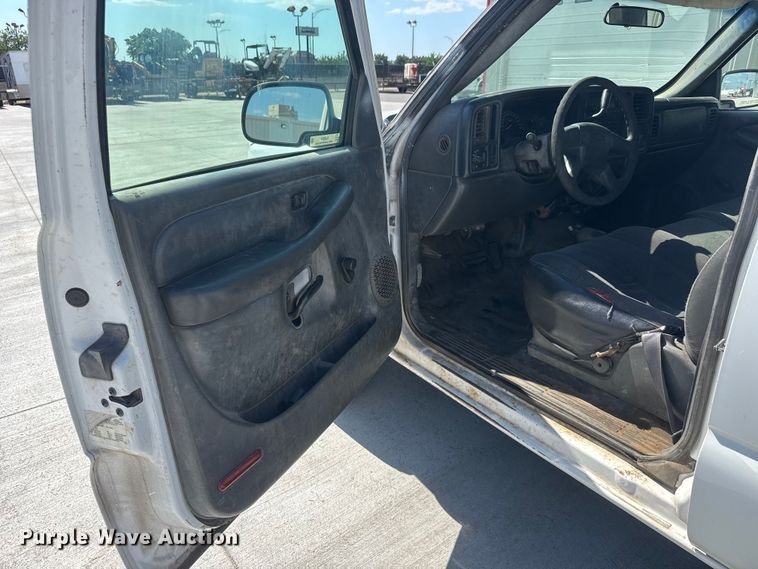 image for item NJ9064 2003 Chevrolet Silverado 2500 Ext. Cab pickup truck