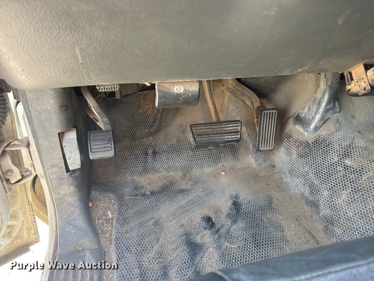 image for item NJ9064 2003 Chevrolet Silverado 2500 Ext. Cab pickup truck