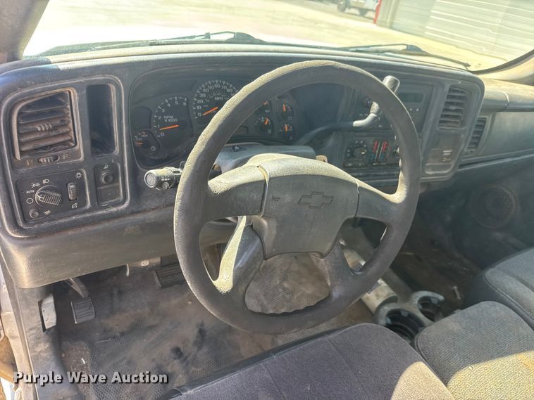 image for item NJ9064 2003 Chevrolet Silverado 2500 Ext. Cab pickup truck