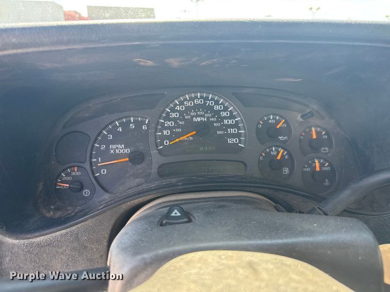 image for item NJ9064 2003 Chevrolet Silverado 2500 Ext. Cab pickup truck