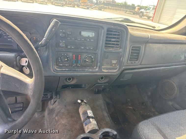 image for item NJ9064 2003 Chevrolet Silverado 2500 Ext. Cab pickup truck