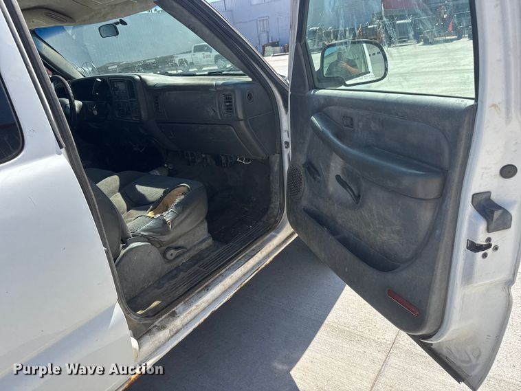 image for item NJ9064 2003 Chevrolet Silverado 2500 Ext. Cab pickup truck