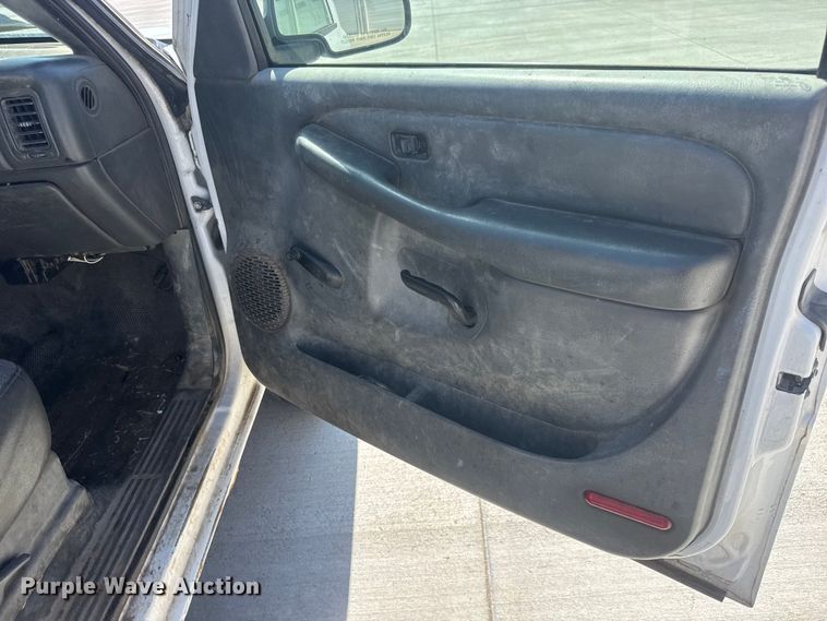 image for item NJ9064 2003 Chevrolet Silverado 2500 Ext. Cab pickup truck