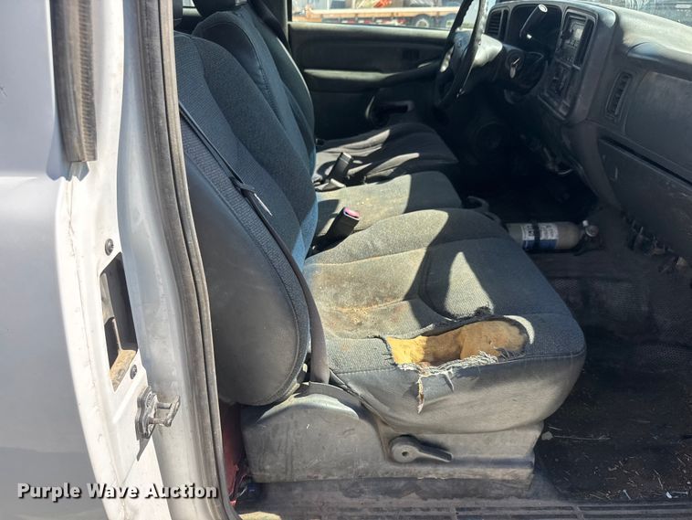 image for item NJ9064 2003 Chevrolet Silverado 2500 Ext. Cab pickup truck