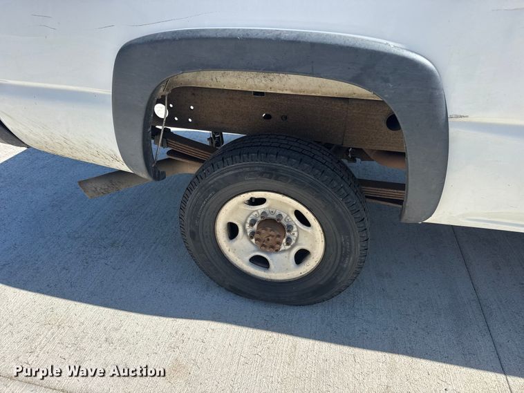 image for item NJ9064 2003 Chevrolet Silverado 2500 Ext. Cab pickup truck