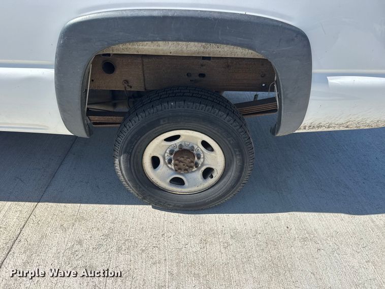 image for item NJ9064 2003 Chevrolet Silverado 2500 Ext. Cab pickup truck