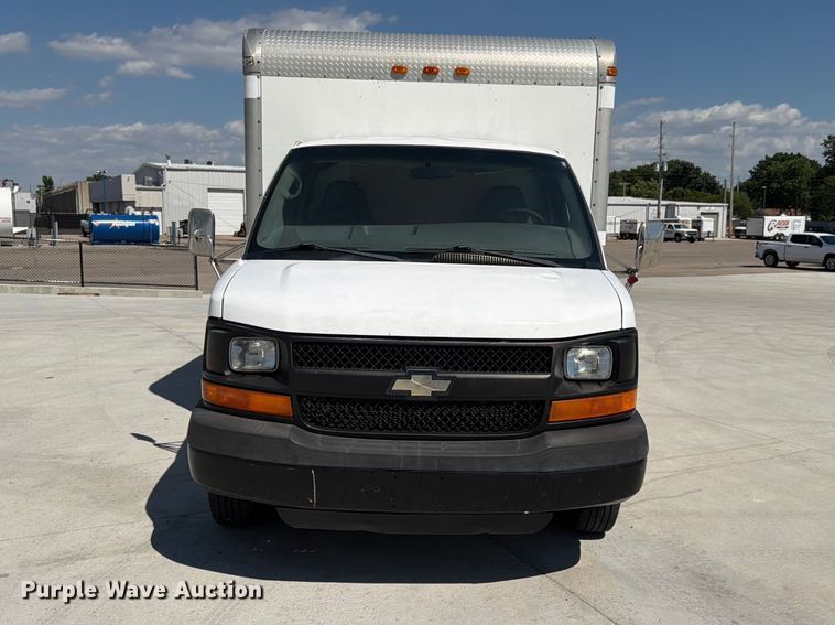 image for item NJ9065 2005 Chevrolet Express G3500 box truck