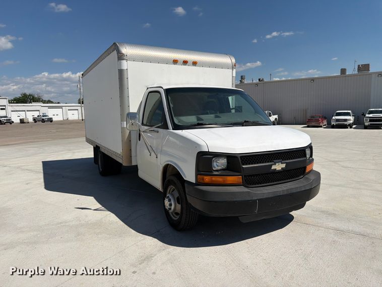 image for item NJ9065 2005 Chevrolet Express G3500 box truck