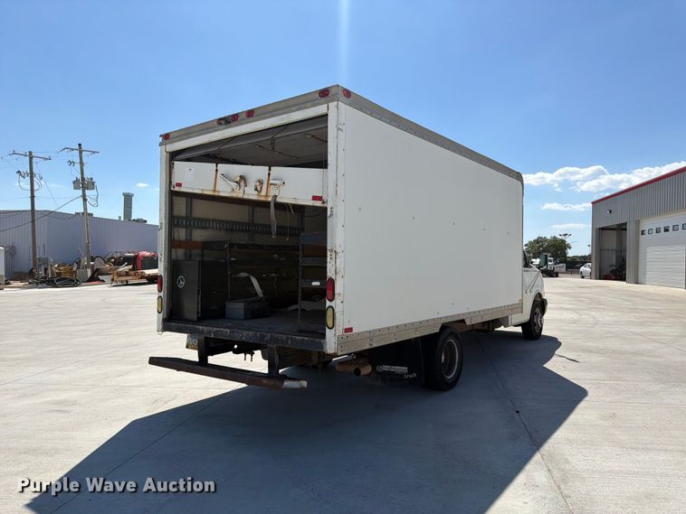 image for item NJ9065 2005 Chevrolet Express G3500 box truck