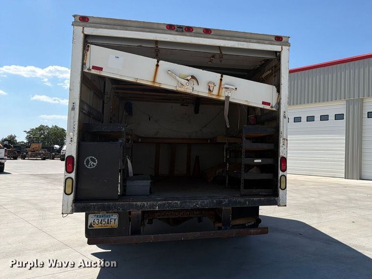 image for item NJ9065 2005 Chevrolet Express G3500 box truck