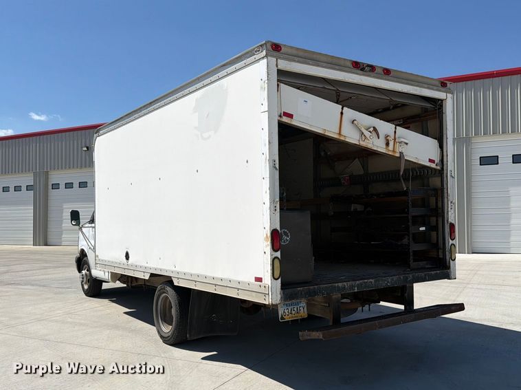 image for item NJ9065 2005 Chevrolet Express G3500 box truck