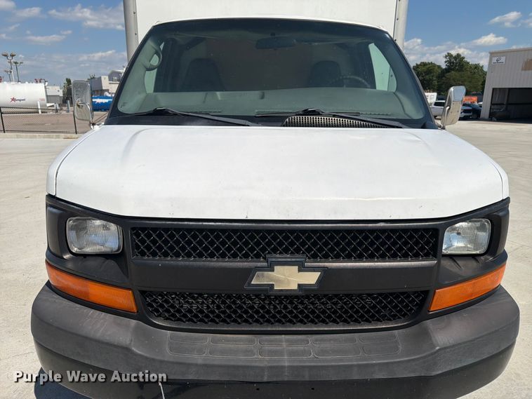 image for item NJ9065 2005 Chevrolet Express G3500 box truck
