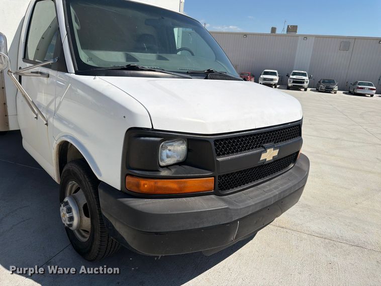 image for item NJ9065 2005 Chevrolet Express G3500 box truck