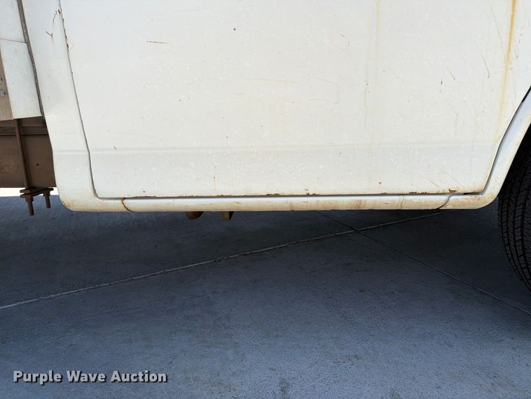 image for item NJ9065 2005 Chevrolet Express G3500 box truck