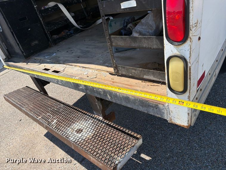 image for item NJ9065 2005 Chevrolet Express G3500 box truck