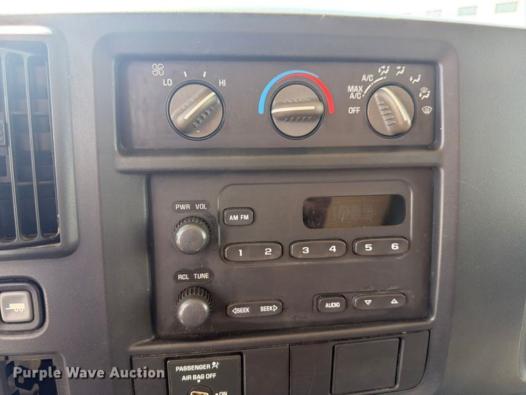 image for item NJ9065 2005 Chevrolet Express G3500 box truck