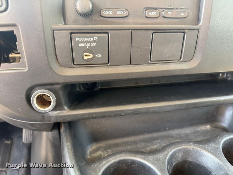 image for item NJ9065 2005 Chevrolet Express G3500 box truck