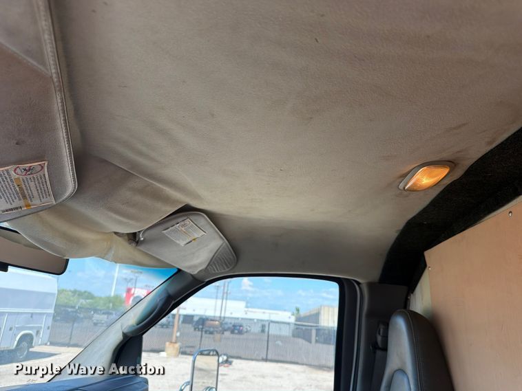 image for item NJ9065 2005 Chevrolet Express G3500 box truck