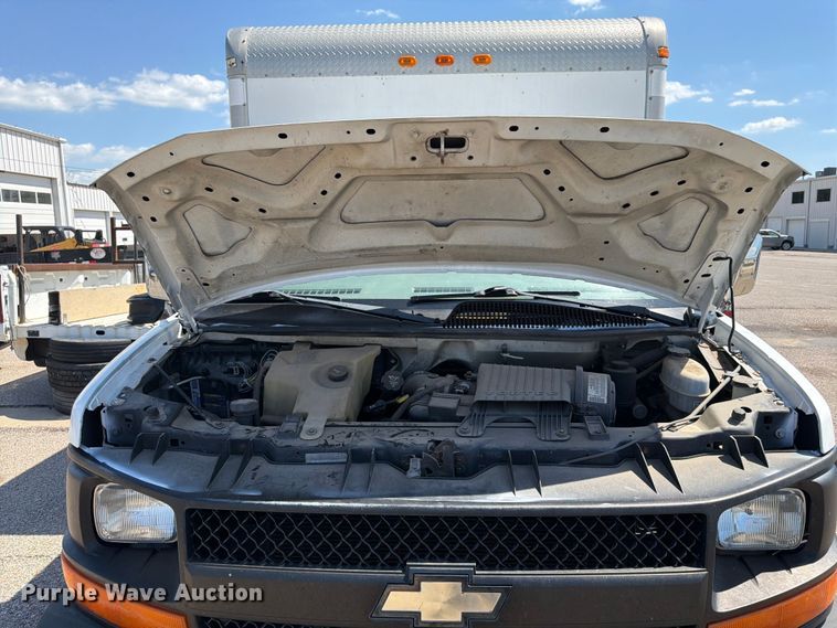 image for item NJ9065 2005 Chevrolet Express G3500 box truck
