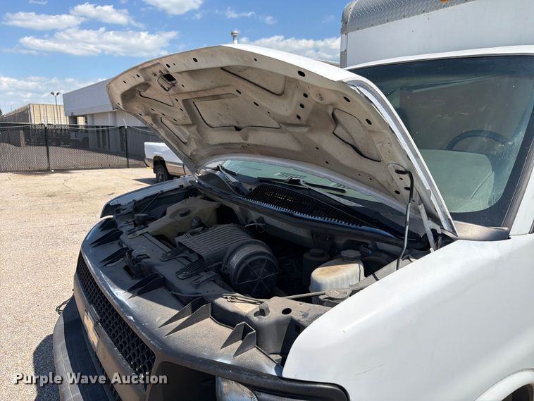 image for item NJ9065 2005 Chevrolet Express G3500 box truck