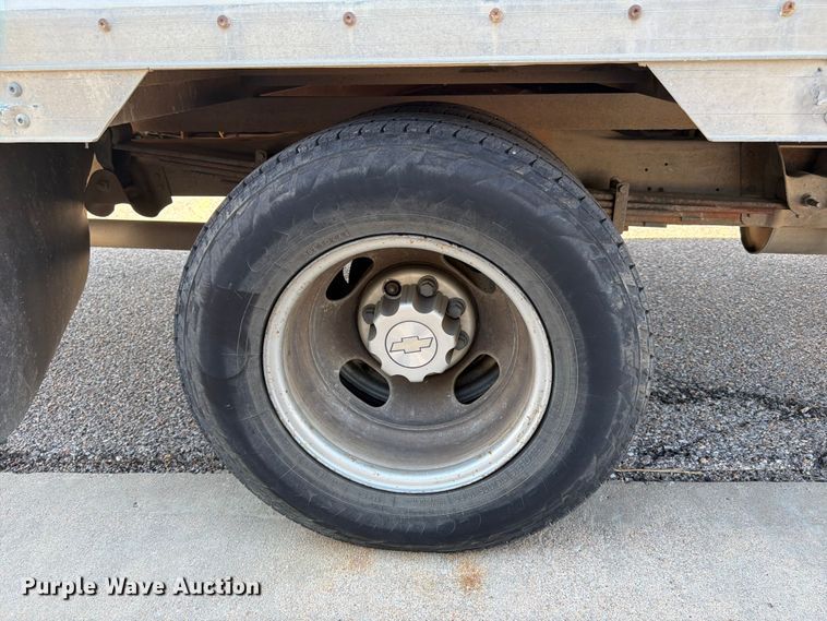 image for item NJ9065 2005 Chevrolet Express G3500 box truck