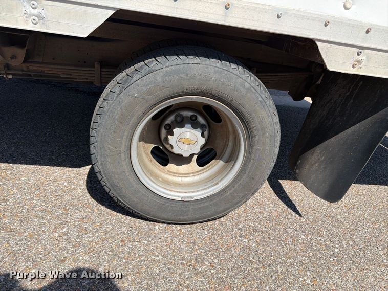 image for item NJ9065 2005 Chevrolet Express G3500 box truck