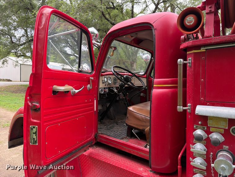 image for item NJ9072 1959 International V196 pumper fire truck