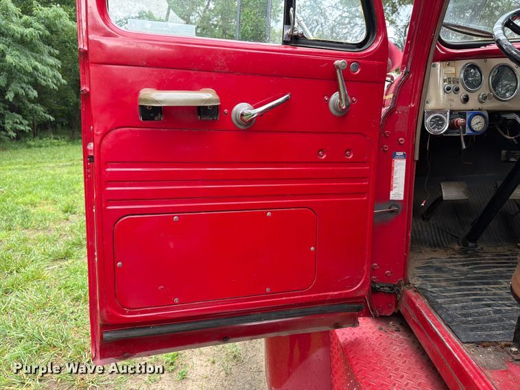 image for item NJ9072 1959 International V196 pumper fire truck