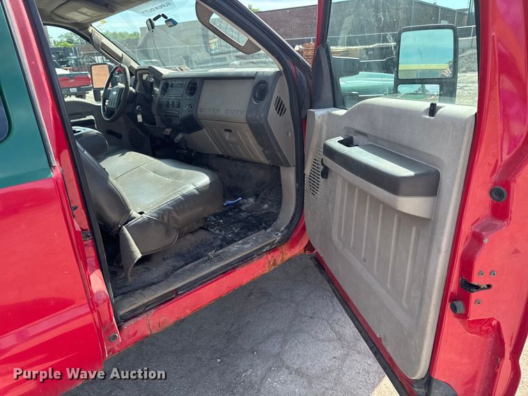 image for item OE9610 2009 Ford F350 Super Duty Ext. Cab dump bed pickup truck