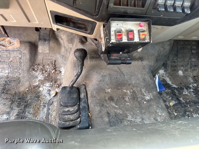 image for item OE9610 2009 Ford F350 Super Duty Ext. Cab dump bed pickup truck